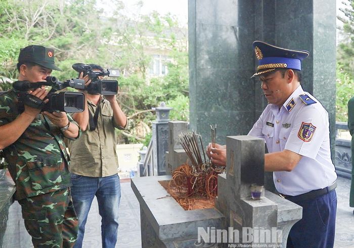 Các phóng viên tác nghiệp tại đặc khu Bạch Long Vĩ