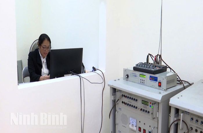 Các bản tin phát thanh được duy trì thường xuyên, góp phần đưa thông tin chính thống đến với người dân.