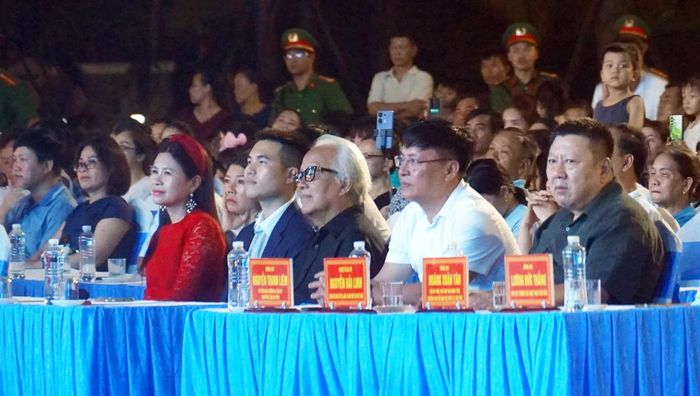 Các đồng chí lãnh đạo tỉnh và đại biểu tham dự chương trình - Ảnh: N.M