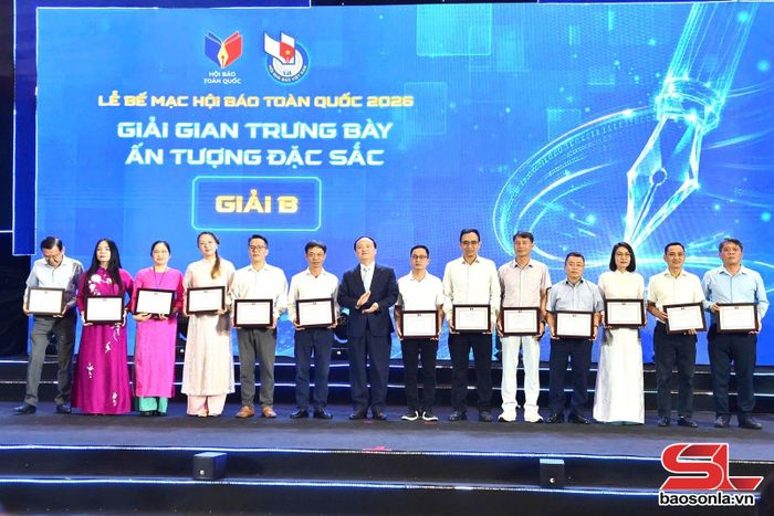 Ban tổ chức trao giải B cho các đơn vị có gian trưng bày ấn tượng đặc sắc.
