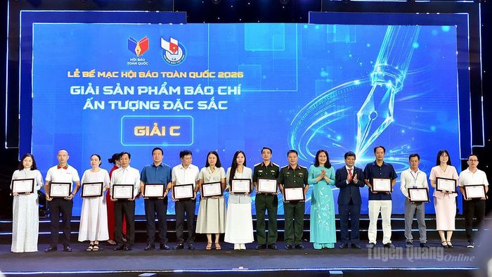 Báo và phát thanh, truyền hình Tuyên Quang nhận giải C giải Sản phẩm báo chí ấn tượng.
