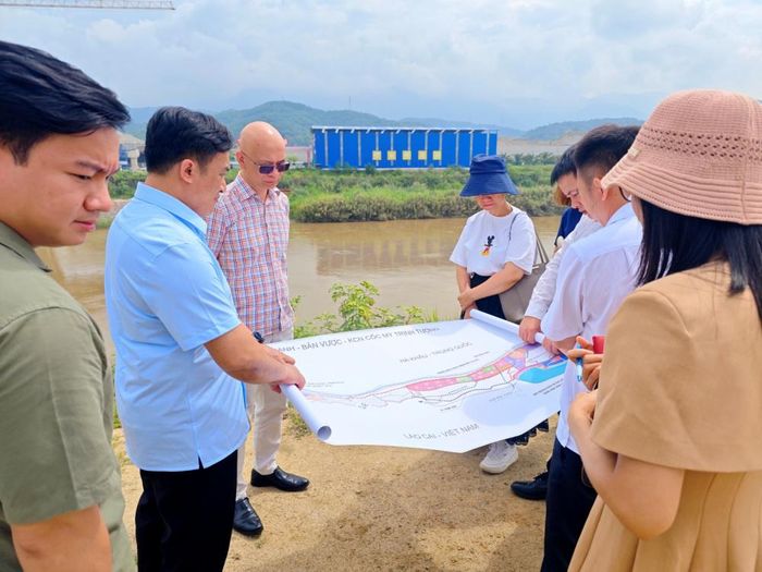 Đoàn khảo sát địa điểm dự kiến xây dựng Khu logistics Kim Thành - Bản Vược - KCN Cốc Mỳ - Trịnh Tường trong Khu kinh tế cửa khẩu Lào Cai