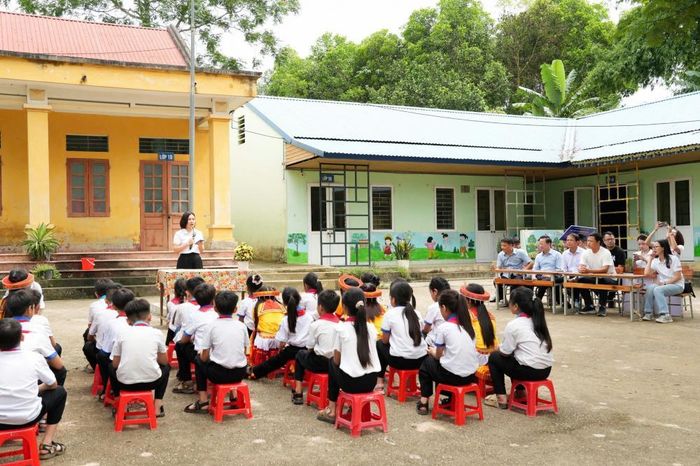 Bà Phạm Thị Lệ Nhung, Tổng biên tập Tạp chí Công Thương chia sẻ, việc triển khai Lễ trao tặng máy tính cho các em học sinh vào đúng dịp kỷ niệm 101 năm Ngày Báo chí cách mạng Việt Nam (21/6/1925 - 21/6/2026) rất có ý nghĩa với cán bộ, phóng viên, biên tập viên của Tạp chí Công Thương