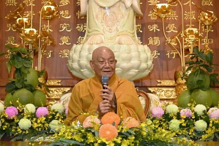 Trưởng lão Hòa thượng Thích Minh Thông chia sẻ tại khóa bồi dưỡng