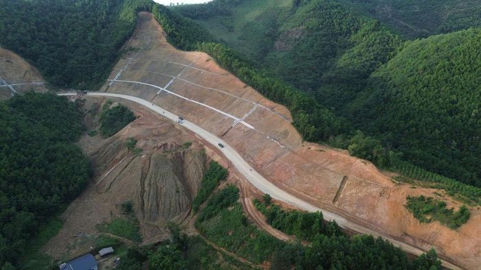 Thi công dự án đường Hồ Chí Minh đoạn Chợ Chu - Ngã ba Trung Sơn (Ảnh chụp cuối năm 2025).