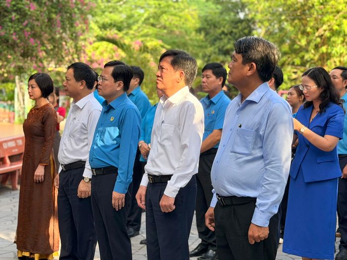 Trong sáng 21/6, đoàn công tác Tổng Liên đoàn Lao động Việt Nam do ông Nguyễn Anh Tuấn, Ủy viên Trung ương Đảng, Phó Chủ tịch Ủy ban Trung ương MTTQ Việt Nam, Bí thư Đảng ủy, Chủ tịch Tổng Liên đoàn Lao động Việt Nam làm trưởng đoàn đã đến Công viên Lê Thị Riêng dâng hương, dâng hoa tưởng niệm Anh hùng Lực lượng vũ trang nhân dân Trần Văn Kiểu (bí danh Chín K) và các Anh hùng liệt sĩ đã chiến đấu, hy sinh vì độc lập, tự do của Tổ quốc.