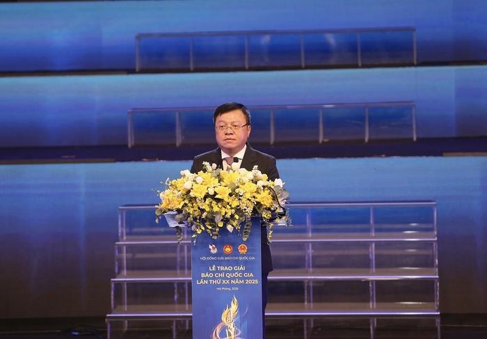 Ông Lê Quốc Minh - Chủ tịch Hội đồng Giải Báo chí Quốc gia phát biểu tại buổi lễ