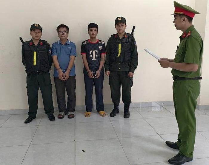2 đối tượng bị khởi tố, bắt tạm giam. Ảnh: CACC