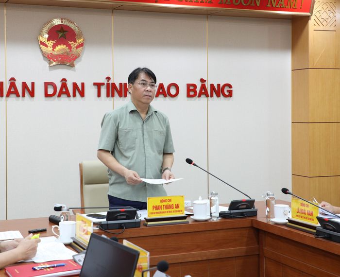 Chủ tịch HĐND tỉnh Phan Thăng An phát biểu kết luận phiên họp