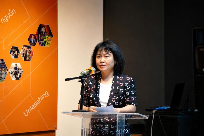 Phó Giáo sư, Tiến sĩ Trần Thị Ngọc Quyên, Phó Viện trưởng Viện Nghiên cứu sáng tạo Trường Đại học Ngoại Thương) trao đổi tại hội thảo
