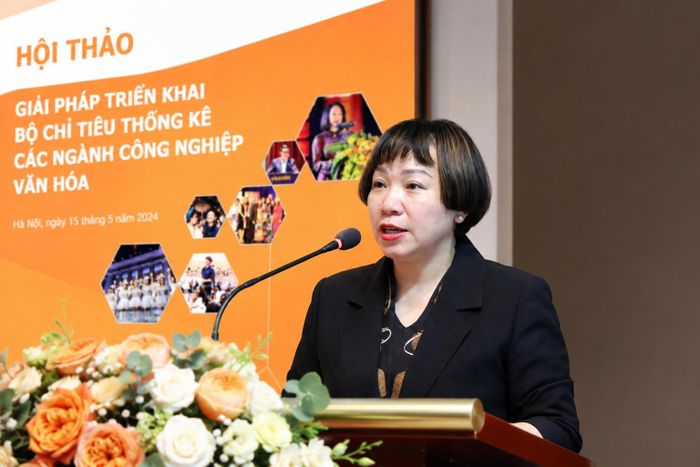 Bà Bùi Thị Hương Thủy - Phó Trưởng phòng Quản lý Di sản văn hóa (Sở Văn hóa và Thể thao Hà Nội) phát biểu tại hội thảo.
