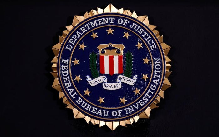 Cục Điều tra Liên bang Mỹ (FBI) cho biết đã thu giữ 13 website bị nghi sử dụng để tiếp cận các cá nhân có khả năng tiếp xúc dữ liệu nhạy cảm. (Ảnh: Reuters)