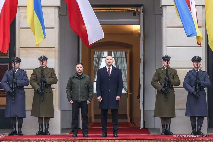  Tổng thống Karol Nawrocki và người đồng cấp Volodymyr Zelensky trong cuộc gặp tại Warsaw tháng 12/2025. Ảnh: Văn phòng Tổng thống Ba Lan 