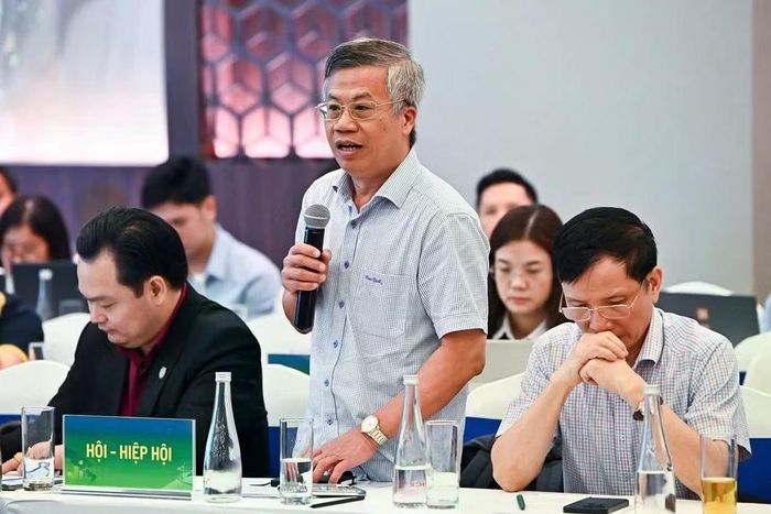 Ông Tống Xuân Chinh, Phó Chủ tịch Hiệp hội Sữa Việt Nam, nguyên Phó Cục trưởng Cục Chăn nuôi nêu vướng mắc về thủ tục hành chính.
