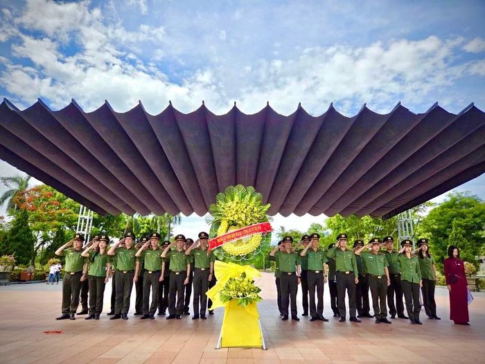 CBCS Phòng An ninh đối ngoại, Công an TP Hà Nội tham gia các hoạt động sinh hoạt chính trị.