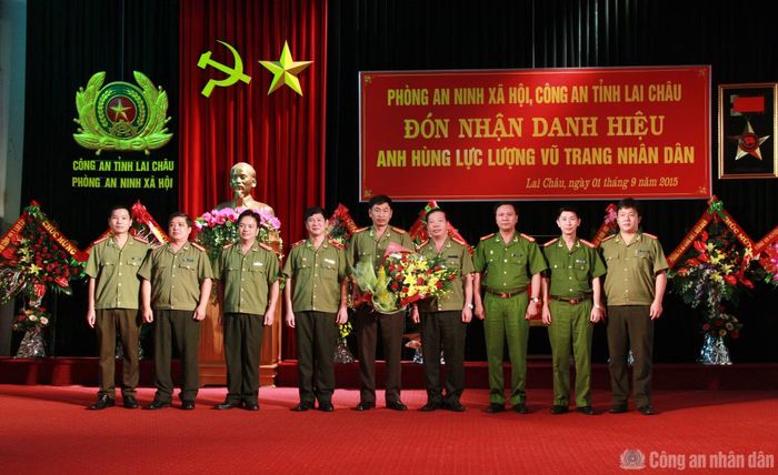 Phòng An ninh xã hội (nay là Phòng An ninh nội địa) vị dự đón nhận danh hiệu Anh hùng lực lượng vũ trang nhân dân năm 2015.