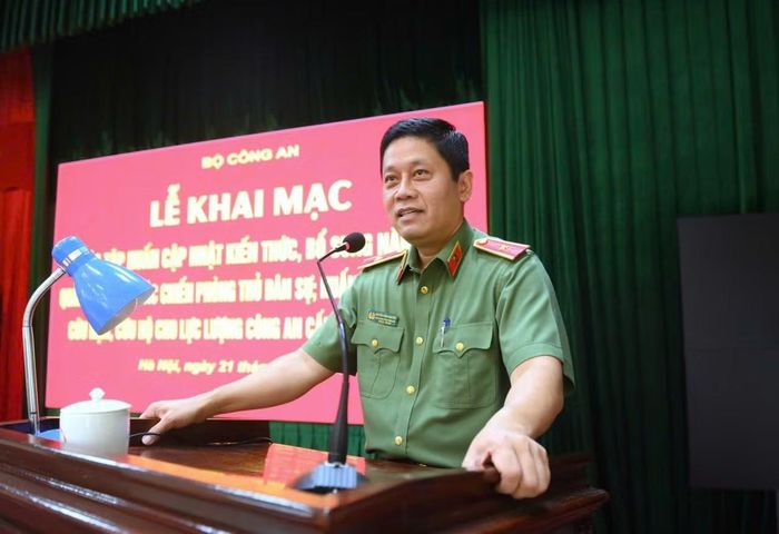 Thiếu tướng Nguyễn Hồng Nguyên phát biểu chỉ đạo tại buổi lễ.