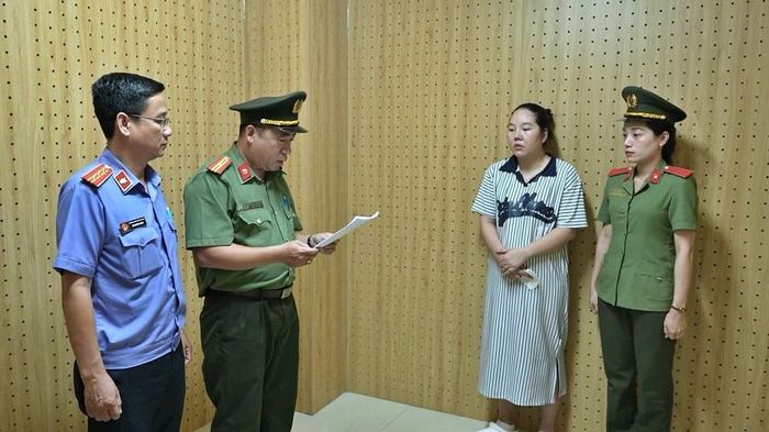 Cơ quan điều tra đọc lệnh khởi tố Phạm Thị Huỳnh Như.