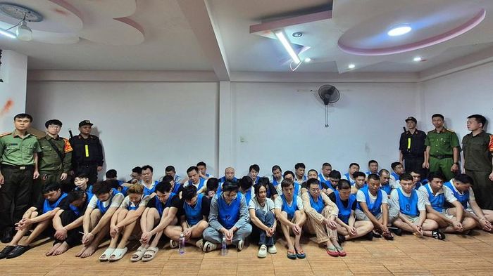 Trong cao điểm 45 ngày đêm, Cơ quan An ninh điều tra, Công an Thành phố đã khởi tố 8 vụ án với 26 bị can để điều tra về tội "Tổ chức, môi giới cho người khác ở lại Việt Nam trái phép".