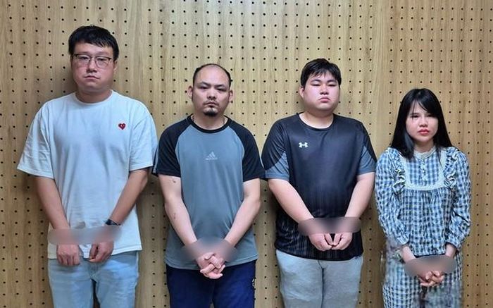 Theo Công an Thành phố Hồ Chí Minh: Các bị can có hành vi có dấu hiệu cấu thành tội "Tổ chức, môi giới cho người khác ở lại Việt Nam trái phép" theo Điều 348 Bộ luật Hình sự, với khung hình phạt cao nhất lên đến 15 năm tù.