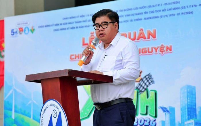 TS Cao Tấn Huy, Phó Bí thư Đảng ủy, Phó Hiệu trưởng Trường UFM phát biểu tại buỗi lễ.