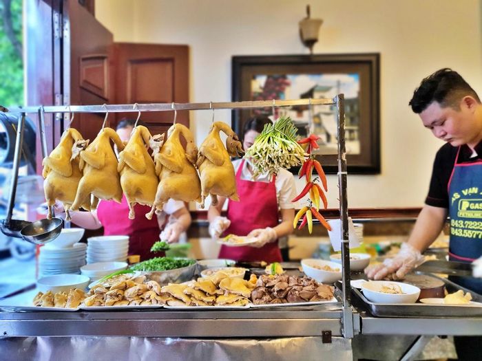Phở gà Huyền Hương trên phố Báo Khánh