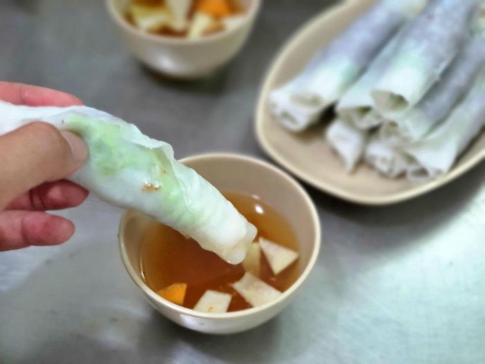 Phở cuốn Chinh Thắng ở phố Mạc Đĩnh Chi