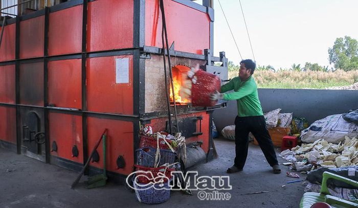 Ðiểm xử lý rác thải có lò đốt rác tại xã Phước Long.