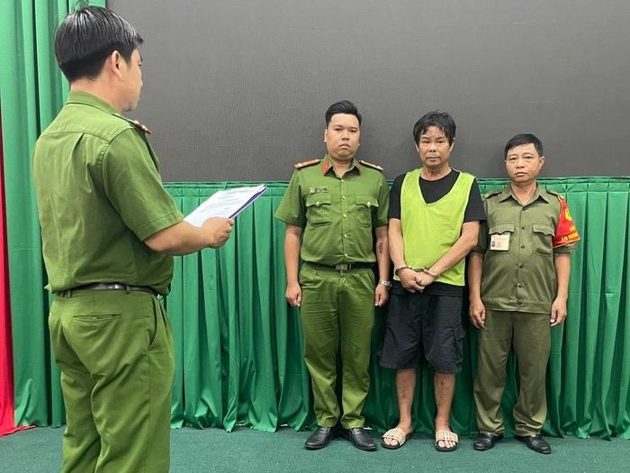 Cơ quan Cảnh sát điều tra, Công an TPHCM (CATP) đã khởi tố vụ án, khởi tố bị can và bắt tạm giam Hoàng Văn Quân (SN 1965) để điều tra về hành vi “Trộm cắp tài sản”.