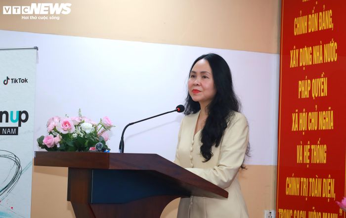 Bà Lê Hoàng Oanh, Cục trưởng Cục Thương mại điện tử và Kinh tế số, cho rằng doanh nghiệp thời trang cần nâng cao năng lực vận hành và quản trị dữ liệu để tận dụng hiệu quả cơ hội từ TMĐT.