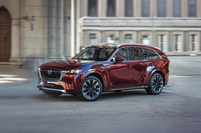 Mazda CX-90 màu đỏ Artisan Red Premium.