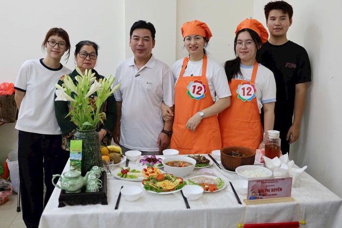 Không chỉ là sân chơi giao lưu, học hỏi kinh nghiệm nội trợ, hội thi còn góp phần nâng cao nhận thức về vai trò của gia đình trong việc xây dựng đời sống văn hóa ở khu dân cư, vun đắp những giá trị nhân văn, gìn giữ hạnh phúc gia đình trong bối cảnh hiện đại.