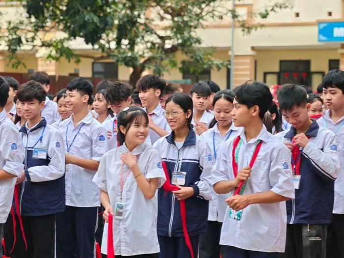 Học sinh Trường THCS Minh Châu, xã Minh Châu - xã đảo duy nhất của Thủ đô. Ảnh: CH