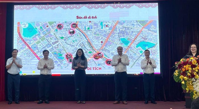 Nhiều mô hình ứng dụng công nghệ như bản đồ số giới thiệu di tích lịch sử đang góp phần thúc đẩy chuyển đổi số trên địa bàn phường Yên Hòa. Ảnh: PV