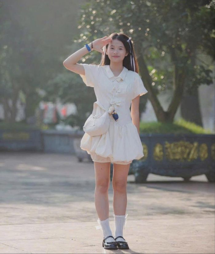 Em Công Minh Thư, học sinh lớp 9A4 Trường THCS Phú Thượng trúng tuyển vào nhiều lớp chuyên danh tiếng. Ảnh: Diên Vĩ