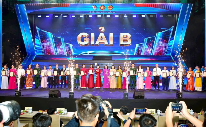 Tác giả và nhóm tác giả đoạt giải B Giải Báo chí Quốc gia lần thứ XX