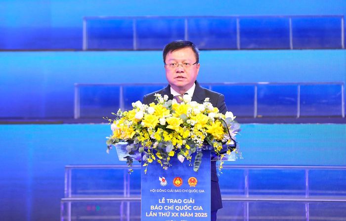 Ủy viên Trung ương Đảng, Tổng Biên tập Báo Nhân Dân, Phó Trưởng Ban Tuyên giáo và Dân vận Trung ương, Chủ tịch Hội Nhà báo Việt Nam Lê Quốc Minh phát biểu khai mạc.