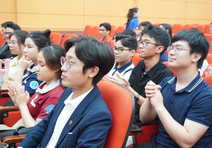 Cuộc thi thu hút sinh viên y khoa. Ảnh: Bình Minh.