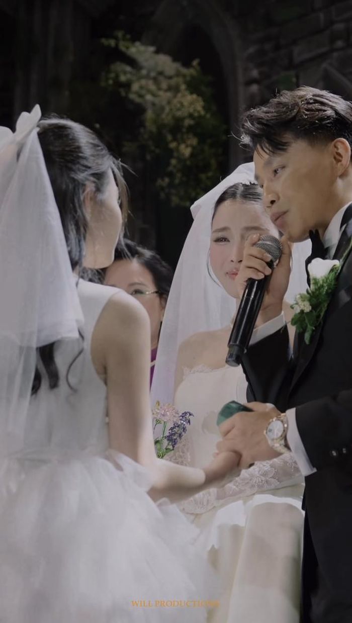 Văn Thanh - Bích Hạnh và con gái riêng có khoảnh khắc xúc động tại đám cưới ở Hà Nội.