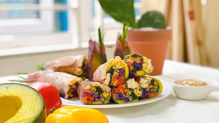 Bữa sáng nên bao gồm protein và các chất dinh dưỡng lành mạnh.