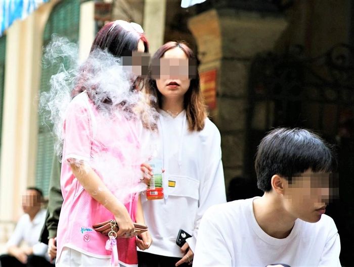 Dù được quảng bá là sản phẩm thay thế thuốc lá truyền thống và ít gây hại hơn, thuốc lá điện tử và thuốc lá mới nói chung đang trở thành mối đe dọa mới đối với sức khỏe cộng đồng, đặc biệt là thanh thiếu niên...