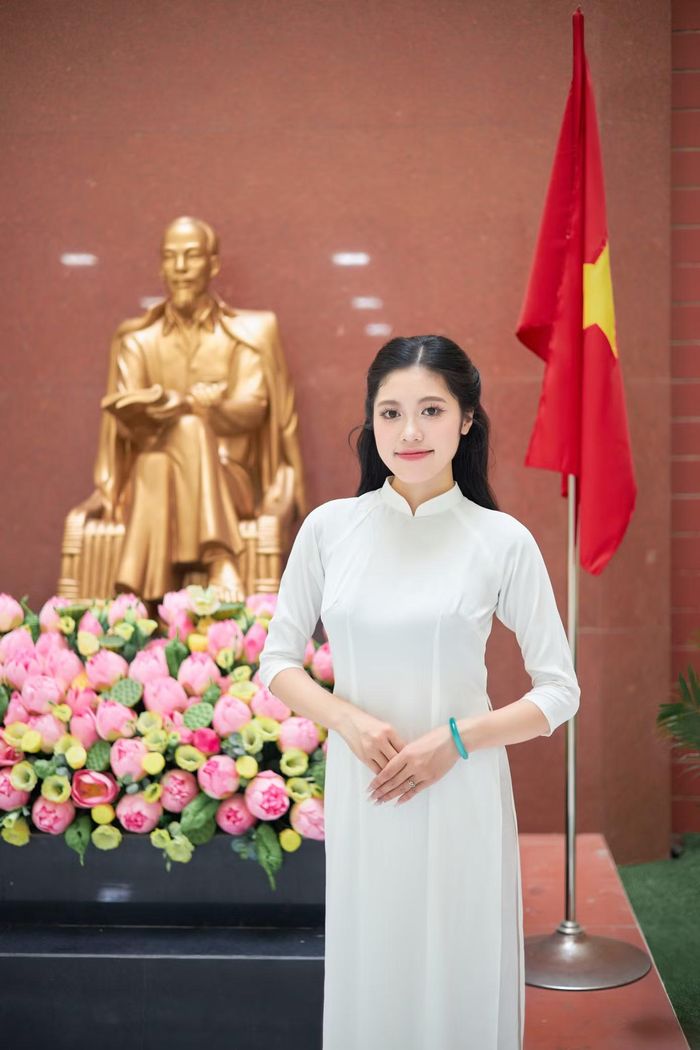  Bạn Hoàng Hồng Nhung. 