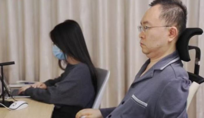 Bên cạnh nghiên cứu thuốc, nhóm của ông Thái còn phát triển một ứng dụng trực tuyến giúp kết nối bệnh nhân ALS với người chăm sóc mà không thu phí môi giới, nhằm hạn chế các vụ lừa đảo trong quá trình chữa bệnh. 