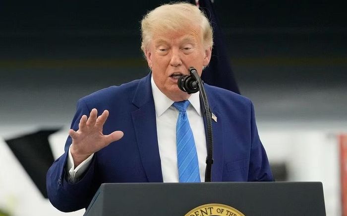 Trả lời phỏng vấn Fox News ngày 21/6, ông Trump tuyên bố Mỹ có thể tiếp quản eo biển Hormuz nếu cần thiết. 
