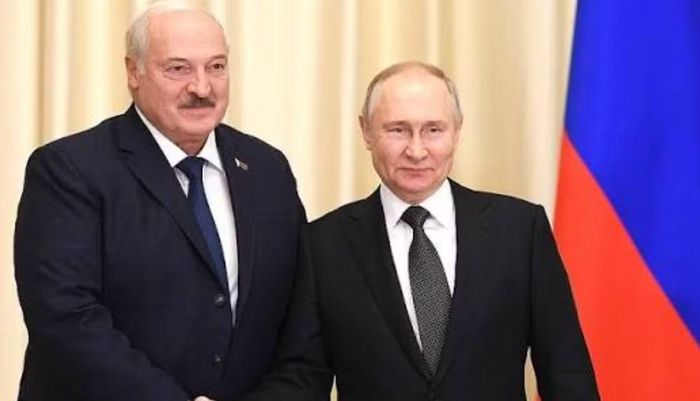 Tuy nhiên, trong những tuần gần đây, ông Zelensky liên tục cảnh báo về điều mà ông gọi là mối đe dọa ngày càng tăng từ Belarus. Ông cho rằng Nga đang tìm cách lôi kéo Minsk tham gia sâu hơn vào cuộc xung đột nhằm gia tăng sức ép lên Ukraine và khu vực sườn phía đông của NATO.