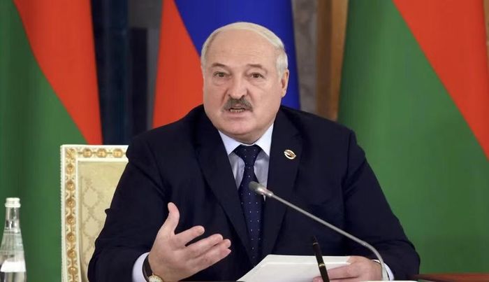 Đáp lại, ông Lukashenko cảnh báo những bên tìm cách lôi kéo Belarus vào chiến sự sẽ phải trả giá đắt.
