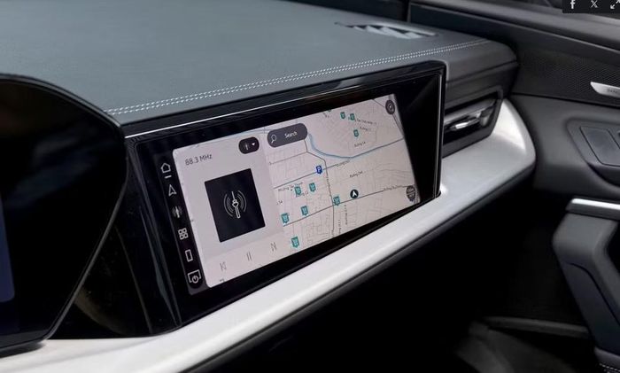 Bước sang thế hệ thứ 3, Audi Q5 sử dụng nền tảng Premium Platform Combustion. Xe có diện mạo hiện đại hơn với nhiều đường nét sắc sảo cùng gói ngoại thất S line được trang bị tiêu chuẩn trên cả 2 phiên bản. 
