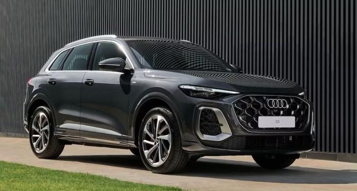 Trong khi đó, phiên bản Sportback tạo điểm nhấn bằng phần mui vuốt thấp dần về phía sau theo phong cách SUV Coupe thể thao, mang lại dáng vẻ khác biệt so với bản SUV truyền thống.