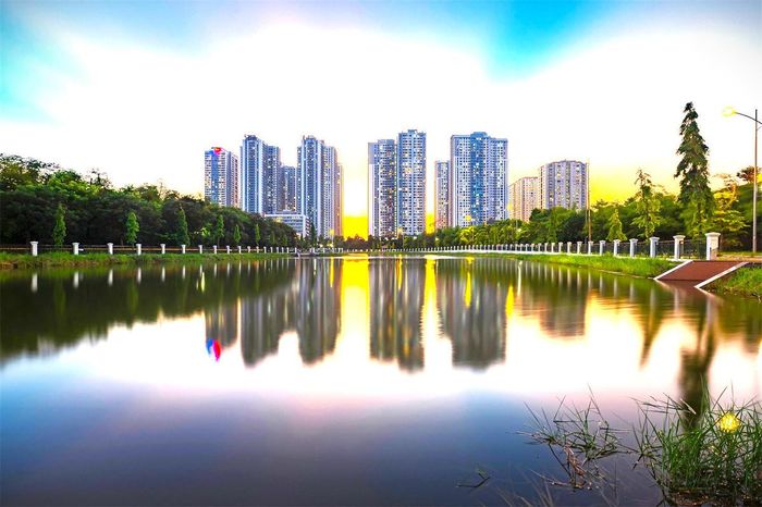 Luật Thủ đô định hướng Hà Nội phát triển theo mô hình đô thị thông minh, xanh, bền vững. ẢNH: ĐINH MẠNH HÀ.