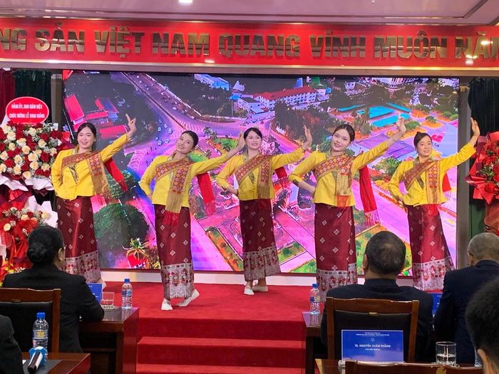 Tiết mục văn nghệ chào mừng.